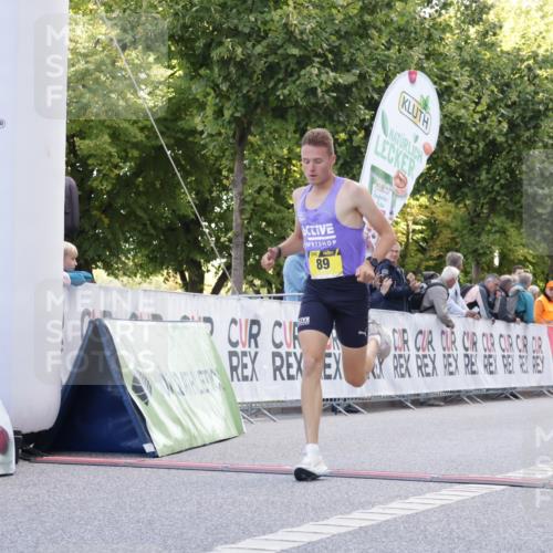 06.09.2026 - CURREX Alsterlauf Yannick Fuchs http://msf.ph/oto/10228904 06.09.2026 11:03:46 Ziel 89 meine-sportfotos.de