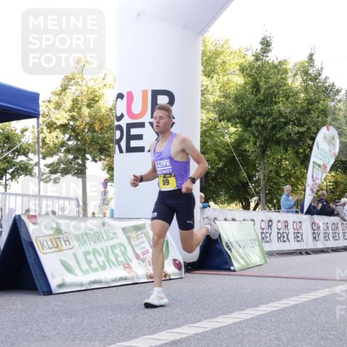 06.09.2026 - CURREX Alsterlauf Yannick Fuchs http://msf.ph/oto/10228908 06.09.2026 11:03:47 Ziel 89 meine-sportfotos.de