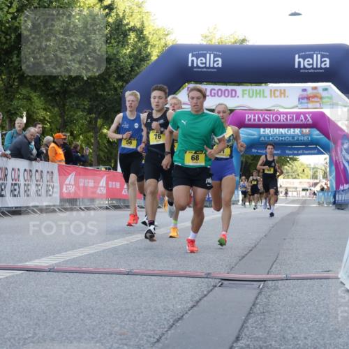 06.09.2026 - CURREX Alsterlauf Yannick Fuchs http://msf.ph/oto/10228934 06.09.2026 11:04:07 Ziel 55, 56, 66, 68, 69, 76, 81, 90 meine-sportfotos.de