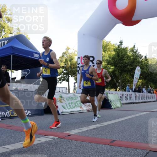 06.09.2026 - CURREX Alsterlauf Yannick Fuchs http://msf.ph/oto/10228946 06.09.2026 11:04:10 Ziel 55, 56, 66, 68, 69, 72, 76, 81, 90 meine-sportfotos.de