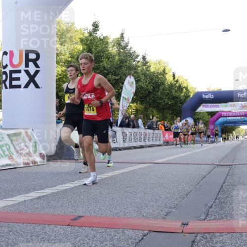 06.09.2026 - CURREX Alsterlauf Yannick Fuchs http://msf.ph/oto/10228964 06.09.2026 11:04:18 Ziel 51, 53, 59, 67, 69, 72, 77, 83, 85, 88, 1074 meine-sportfotos.de