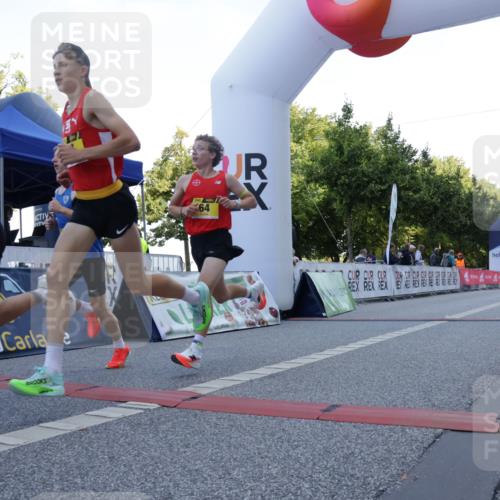 06.09.2026 - CURREX Alsterlauf Yannick Fuchs http://msf.ph/oto/10229026 06.09.2026 11:07:09 Ziel 63, 64, 71, 75, 78, 86, 87 meine-sportfotos.de