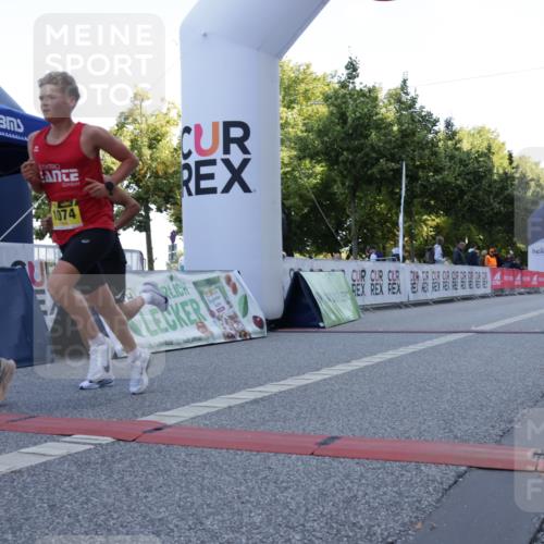 06.09.2026 - CURREX Alsterlauf Yannick Fuchs http://msf.ph/oto/10229068 06.09.2026 11:07:42 Ziel 51, 67, 72, 1074 meine-sportfotos.de