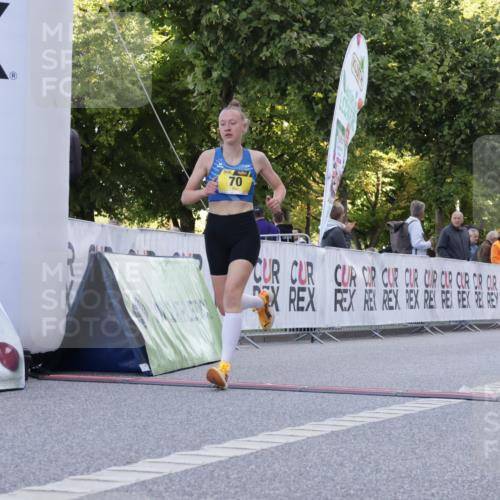 06.09.2026 - CURREX Alsterlauf Yannick Fuchs http://msf.ph/oto/10229099 06.09.2026 11:08:20 Ziel 70, 80 meine-sportfotos.de