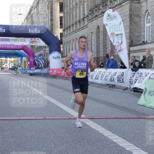 06.09.2026 - CURREX Alsterlauf Yannick Fuchs http://msf.ph/oto/10229110 06.09.2026 11:09:38 Ziel 82, 89 meine-sportfotos.de