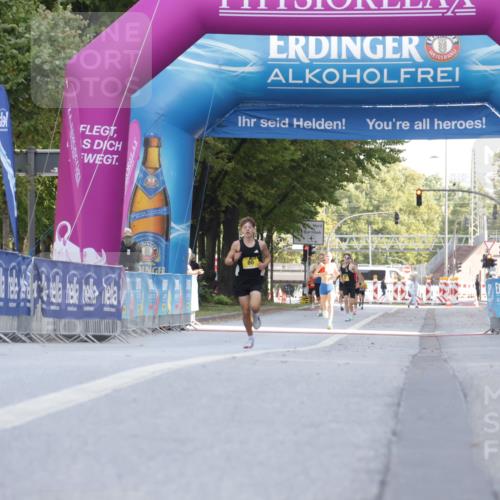 06.09.2026 - CURREX Alsterlauf Yannick Fuchs http://msf.ph/oto/10229130 06.09.2026 11:15:57 Ziel  meine-sportfotos.de