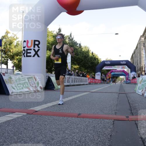 06.09.2026 - CURREX Alsterlauf Yannick Fuchs http://msf.ph/oto/10229154 06.09.2026 11:16:14 Ziel 62, 63, 71, 78, 80, 86 meine-sportfotos.de