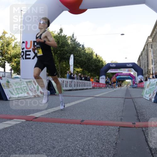 06.09.2026 - CURREX Alsterlauf Yannick Fuchs http://msf.ph/oto/10229155 06.09.2026 11:16:14 Ziel 62, 63, 71, 78, 80, 86 meine-sportfotos.de