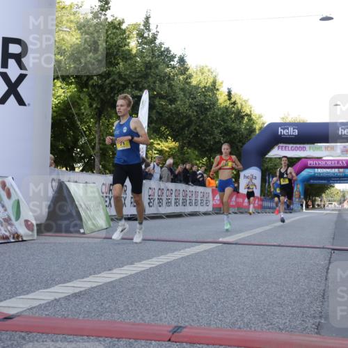 06.09.2026 - CURREX Alsterlauf Yannick Fuchs http://msf.ph/oto/10229164 06.09.2026 11:16:18 Ziel 62, 63, 70, 71, 78, 86, 87 meine-sportfotos.de