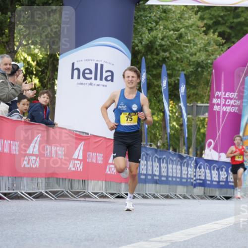 06.09.2026 - CURREX Alsterlauf Yannick Fuchs http://msf.ph/oto/10229181 06.09.2026 11:16:27 Ziel 70, 75, 87 meine-sportfotos.de