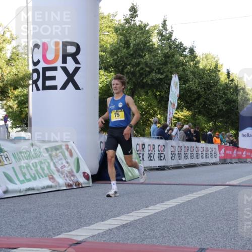 06.09.2026 - CURREX Alsterlauf Yannick Fuchs http://msf.ph/oto/10229187 06.09.2026 11:16:32 Ziel 75 meine-sportfotos.de