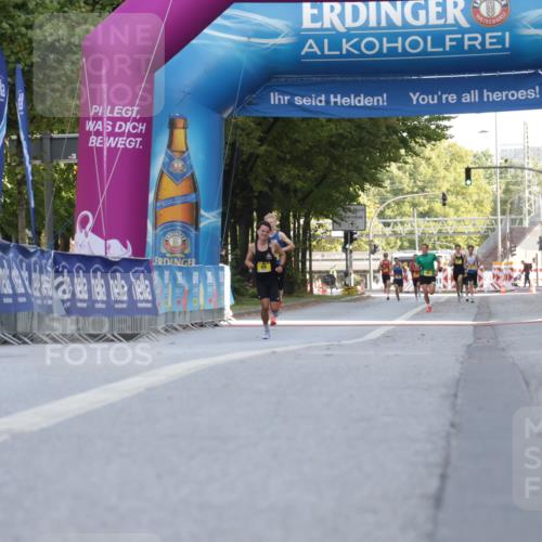06.09.2026 - CURREX Alsterlauf Yannick Fuchs http://msf.ph/oto/10229242 06.09.2026 11:17:24 Ziel 66, 81 meine-sportfotos.de