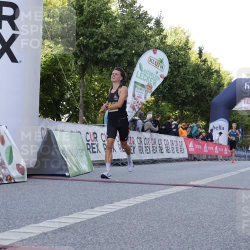 06.09.2026 - CURREX Alsterlauf Yannick Fuchs http://msf.ph/oto/10229252 06.09.2026 11:17:36 Ziel 69 meine-sportfotos.de