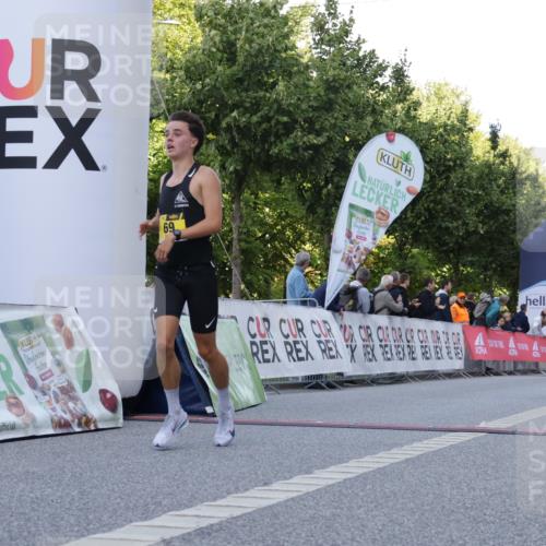 06.09.2026 - CURREX Alsterlauf Yannick Fuchs http://msf.ph/oto/10229256 06.09.2026 11:17:37 Ziel 56, 69 meine-sportfotos.de