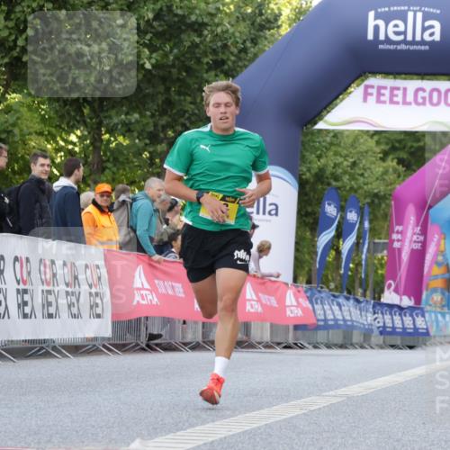 06.09.2026 - CURREX Alsterlauf Yannick Fuchs http://msf.ph/oto/10229268 06.09.2026 11:17:47 Ziel 51, 56, 68 meine-sportfotos.de