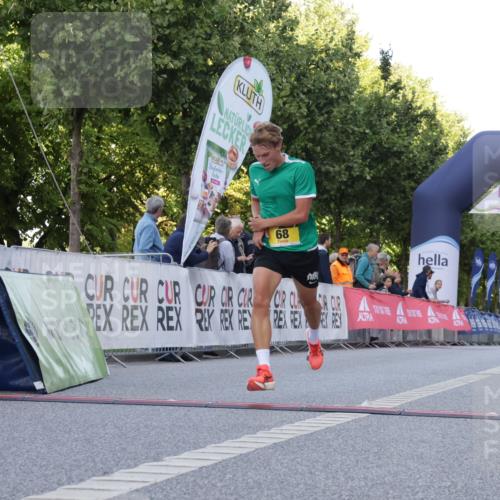 06.09.2026 - CURREX Alsterlauf Yannick Fuchs http://msf.ph/oto/10229270 06.09.2026 11:17:48 Ziel 51, 56, 67, 68 meine-sportfotos.de