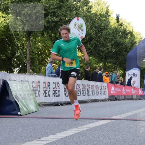 06.09.2026 - CURREX Alsterlauf Yannick Fuchs http://msf.ph/oto/10229272 06.09.2026 11:17:48 Ziel 51, 56, 67, 68 meine-sportfotos.de