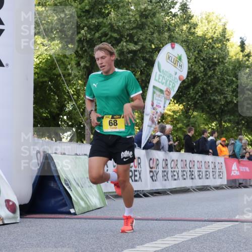 06.09.2026 - CURREX Alsterlauf Yannick Fuchs http://msf.ph/oto/10229274 06.09.2026 11:17:48 Ziel 51, 56, 67, 68 meine-sportfotos.de