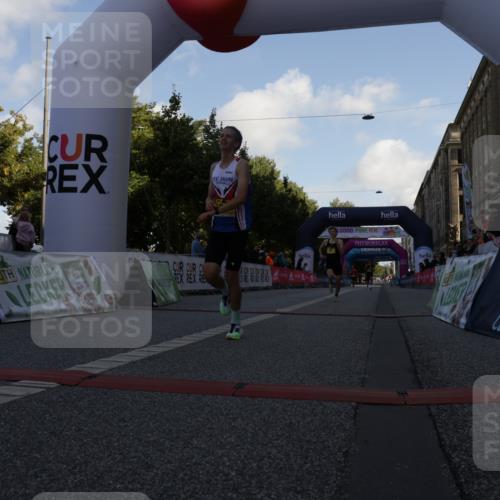 06.09.2026 - CURREX Alsterlauf Yannick Fuchs http://msf.ph/oto/10229284 06.09.2026 11:17:51 Ziel 51, 67, 68, 72 meine-sportfotos.de