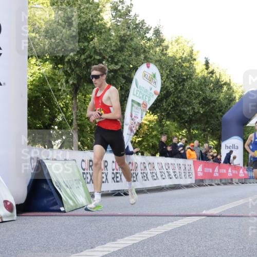 06.09.2026 - CURREX Alsterlauf Yannick Fuchs http://msf.ph/oto/10229301 06.09.2026 11:17:59 Ziel 55, 67, 72, 90, 1074 meine-sportfotos.de