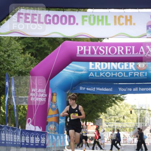 06.09.2026 - CURREX Alsterlauf Yannick Fuchs http://msf.ph/oto/10229369 06.09.2026 11:20:01 Ziel  meine-sportfotos.de