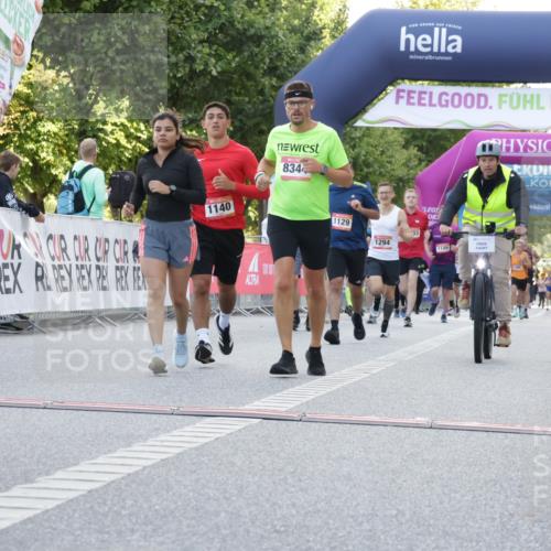 06.09.2026 - CURREX Alsterlauf Yannick Fuchs http://msf.ph/oto/10229415 06.09.2026 11:45:21 Ziel 1031, 1095, 1119, 1129, 1140, 1200, 1294, 1304, 1318, 4802, 8344 meine-sportfotos.de