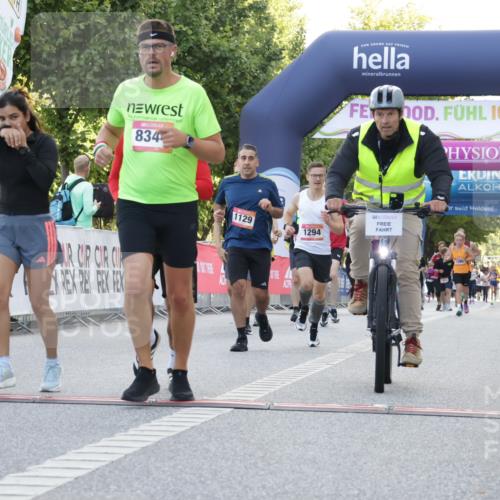 06.09.2026 - CURREX Alsterlauf Yannick Fuchs http://msf.ph/oto/10229417 06.09.2026 11:45:22 Ziel 1030, 1031, 1033, 1095, 1119, 1129, 1140, 1200, 1258, 1294, 1304, 1318, 4802, 8344 meine-sportfotos.de