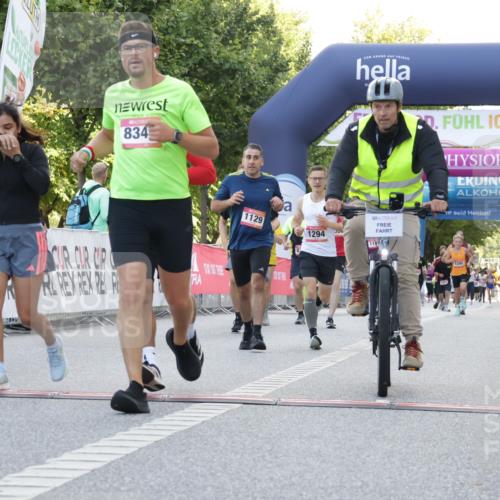 06.09.2026 - CURREX Alsterlauf Yannick Fuchs http://msf.ph/oto/10229418 06.09.2026 11:45:22 Ziel 1030, 1031, 1033, 1095, 1119, 1129, 1140, 1200, 1258, 1294, 1304, 1318, 4802, 8344 meine-sportfotos.de