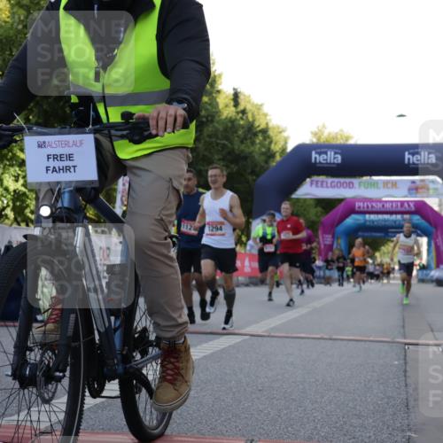 06.09.2026 - CURREX Alsterlauf Yannick Fuchs http://msf.ph/oto/10229422 06.09.2026 11:45:24 Ziel 1030, 1031, 1033, 1129, 1140, 1149, 1258, 1294, 1304, 1318, 1340, 4802, 8344 meine-sportfotos.de