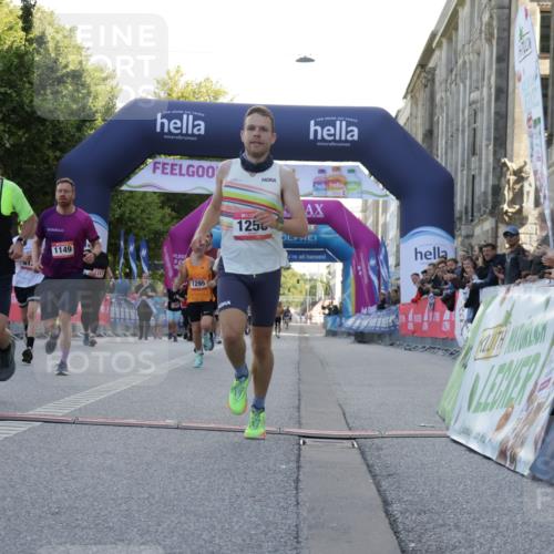 06.09.2026 - CURREX Alsterlauf Yannick Fuchs http://msf.ph/oto/10229429 06.09.2026 11:45:27 Ziel 1030, 1031, 1033, 1129, 1140, 1149, 1216, 1258, 1294, 1295, 1304, 1340, 8136, 8344 meine-sportfotos.de
