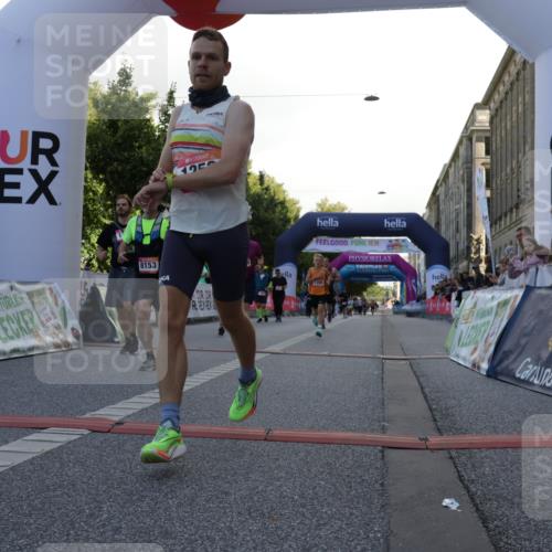 06.09.2026 - CURREX Alsterlauf Yannick Fuchs http://msf.ph/oto/10229436 06.09.2026 11:45:28 Ziel 1030, 1033, 1129, 1140, 1149, 1216, 1258, 1294, 1295, 1304, 1340, 8136, 8344 meine-sportfotos.de