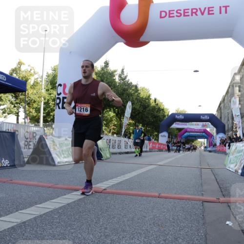 06.09.2026 - CURREX Alsterlauf Yannick Fuchs http://msf.ph/oto/10229438 06.09.2026 11:45:32 Ziel 1026, 1030, 1033, 1129, 1149, 1216, 1258, 1294, 1295, 1317, 1340, 8136 meine-sportfotos.de