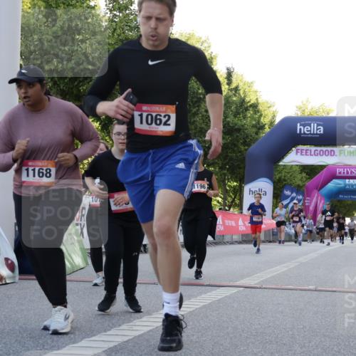 06.09.2026 - CURREX Alsterlauf Yannick Fuchs http://msf.ph/oto/10229513 06.09.2026 11:46:12 Ziel 1032, 1062, 1071, 1103, 1134, 1145, 1162, 1168, 1196, 1211, 1307, 8251, 8346 meine-sportfotos.de