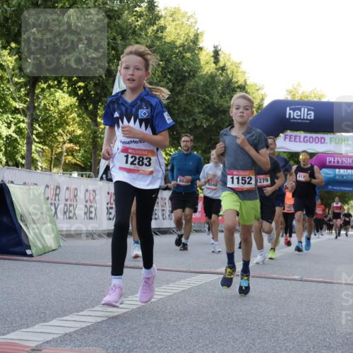 06.09.2026 - CURREX Alsterlauf Yannick Fuchs http://msf.ph/oto/10229584 06.09.2026 11:47:27 Ziel 1081, 1111, 1123, 1130, 1152, 1202, 1226, 1279, 1283, 1329, 8046, 8048, 8172, 8300, 8327 meine-sportfotos.de