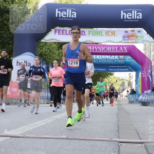 06.09.2026 - CURREX Alsterlauf Yannick Fuchs http://msf.ph/oto/10229610 06.09.2026 11:47:44 Ziel 1059, 1068, 1069, 1135, 1218, 1333, 8070, 8139 meine-sportfotos.de