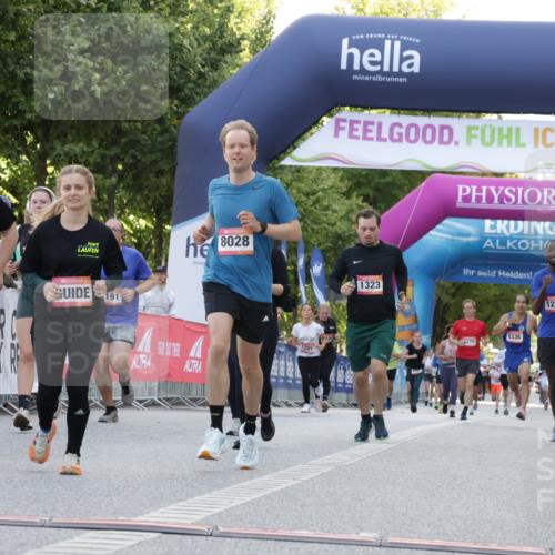 06.09.2026 - CURREX Alsterlauf Yannick Fuchs http://msf.ph/oto/10229627 06.09.2026 11:48:06 Ziel 1037, 1038, 1098, 1114, 1115, 1225, 1259, 1289, 1306, 1310, 1322, 1334, 8018, 8028 meine-sportfotos.de