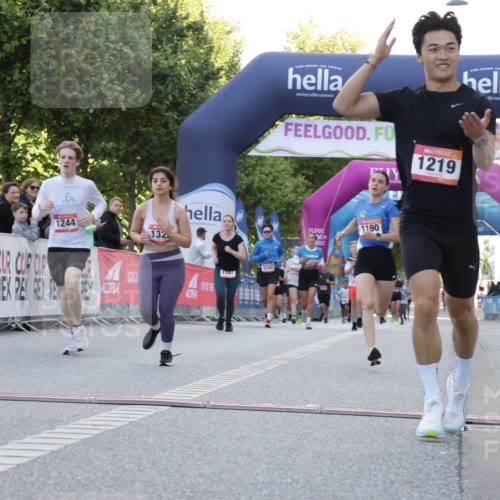 06.09.2026 - CURREX Alsterlauf Yannick Fuchs http://msf.ph/oto/10229636 06.09.2026 11:48:20 Ziel 1104, 1190, 1191, 1219, 1244, 1291, 1325, 1332, 8269, 8270 meine-sportfotos.de