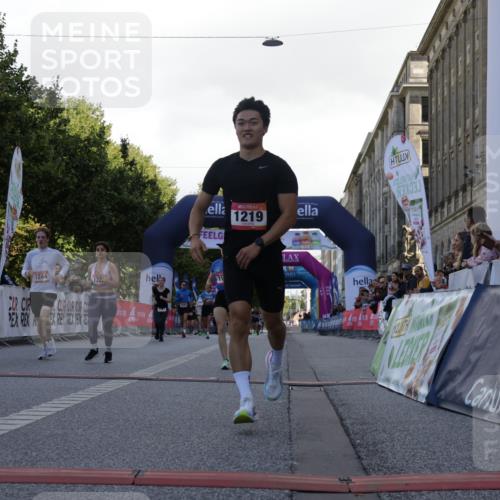 06.09.2026 - CURREX Alsterlauf Yannick Fuchs http://msf.ph/oto/10229637 06.09.2026 11:48:20 Ziel 1104, 1190, 1191, 1219, 1244, 1291, 1325, 1332, 8269, 8270 meine-sportfotos.de