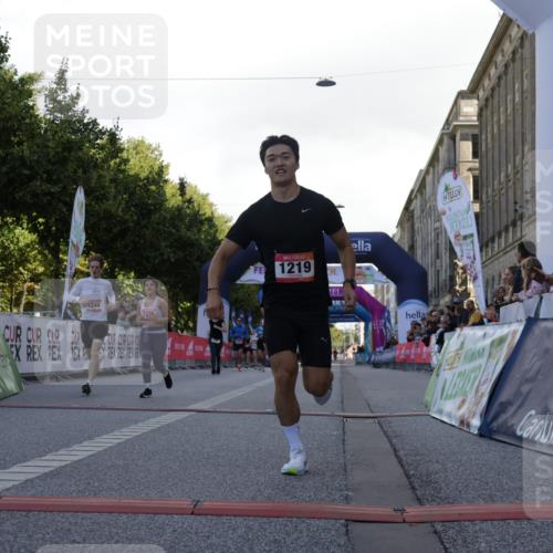 06.09.2026 - CURREX Alsterlauf Yannick Fuchs http://msf.ph/oto/10229638 06.09.2026 11:48:20 Ziel 1104, 1190, 1191, 1219, 1244, 1291, 1325, 1332, 8269, 8270 meine-sportfotos.de