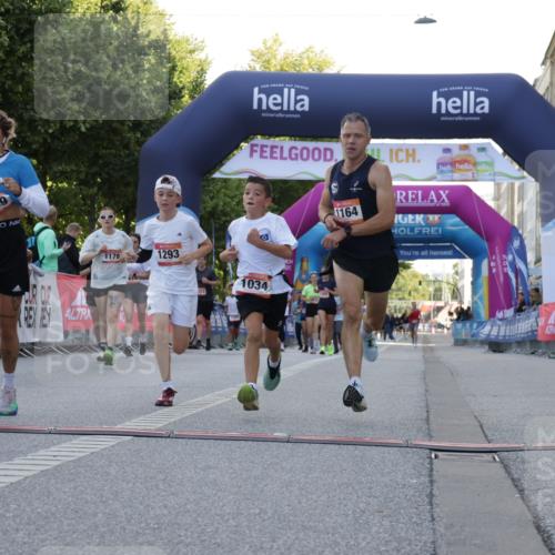 06.09.2026 - CURREX Alsterlauf Yannick Fuchs http://msf.ph/oto/10229651 06.09.2026 11:48:28 Ziel 1034, 1040, 1147, 1164, 1190, 1244, 1293, 1325, 8239, 8240 meine-sportfotos.de