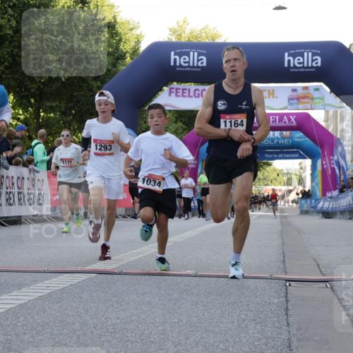 06.09.2026 - CURREX Alsterlauf Yannick Fuchs http://msf.ph/oto/10229654 06.09.2026 11:48:29 Ziel 1034, 1040, 1147, 1164, 1170, 1244, 1293, 1325, 8239, 8240 meine-sportfotos.de