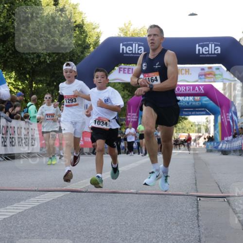 06.09.2026 - CURREX Alsterlauf Yannick Fuchs http://msf.ph/oto/10229655 06.09.2026 11:48:29 Ziel 1034, 1040, 1147, 1164, 1170, 1244, 1293, 1325, 8239, 8240 meine-sportfotos.de