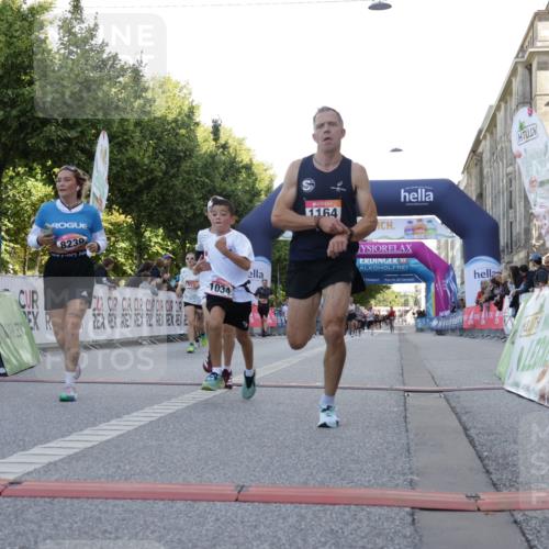 06.09.2026 - CURREX Alsterlauf Yannick Fuchs http://msf.ph/oto/10229657 06.09.2026 11:48:30 Ziel 1034, 1040, 1147, 1164, 1170, 1177, 1293, 8239, 8240 meine-sportfotos.de
