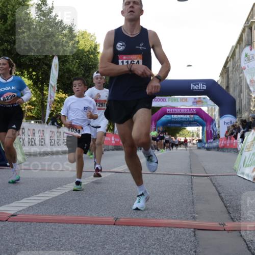 06.09.2026 - CURREX Alsterlauf Yannick Fuchs http://msf.ph/oto/10229660 06.09.2026 11:48:30 Ziel 1034, 1040, 1147, 1164, 1170, 1177, 1293, 8239, 8240 meine-sportfotos.de