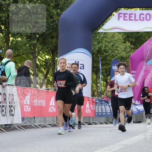 06.09.2026 - CURREX Alsterlauf Yannick Fuchs http://msf.ph/oto/10229698 06.09.2026 11:48:52 Ziel 1066, 1096, 1184, 1233, 1238, 1247, 1250, 1275, 1276, 1326, 1338, 8347 meine-sportfotos.de