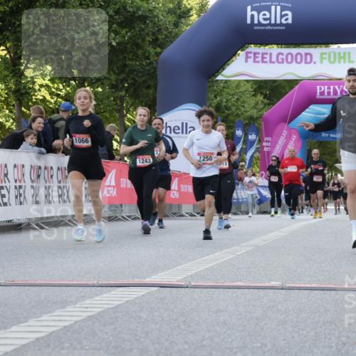 06.09.2026 - CURREX Alsterlauf Yannick Fuchs http://msf.ph/oto/10229704 06.09.2026 11:48:54 Ziel 1066, 1096, 1184, 1233, 1238, 1243, 1250, 1275, 1276, 1326, 1338, 8347 meine-sportfotos.de