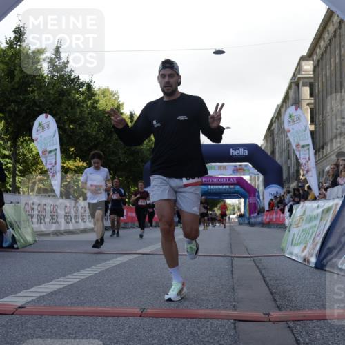 06.09.2026 - CURREX Alsterlauf Yannick Fuchs http://msf.ph/oto/10229711 06.09.2026 11:48:57 Ziel 1013, 1066, 1233, 1238, 1243, 1250, 1273, 1275, 1276, 1326, 1338, 8347 meine-sportfotos.de