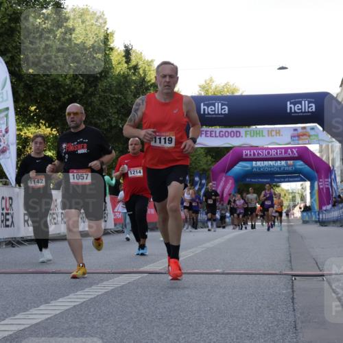06.09.2026 - CURREX Alsterlauf Yannick Fuchs http://msf.ph/oto/10229725 06.09.2026 11:49:04 Ziel 1013, 1057, 1066, 1119, 1142, 1214, 1243, 1250, 1273, 8042, 8103 meine-sportfotos.de