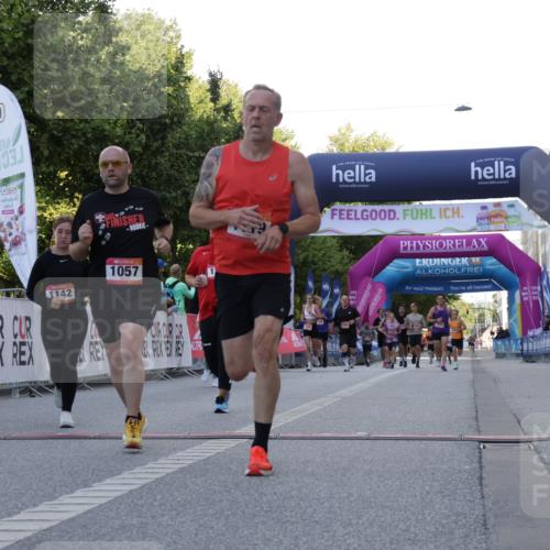 06.09.2026 - CURREX Alsterlauf Yannick Fuchs http://msf.ph/oto/10229726 06.09.2026 11:49:04 Ziel 1013, 1057, 1066, 1119, 1142, 1214, 1243, 1250, 1273, 8042, 8103 meine-sportfotos.de