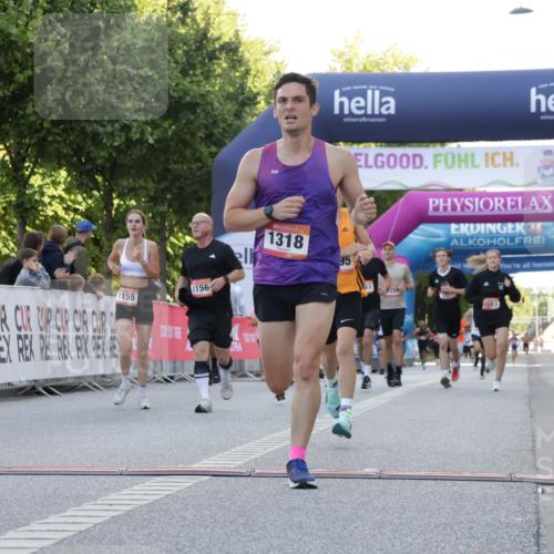 06.09.2026 - CURREX Alsterlauf Yannick Fuchs http://msf.ph/oto/10229738 06.09.2026 11:49:10 Ziel 1057, 1063, 1119, 1142, 1155, 1156, 1214, 1295, 1318, 8042, 8103, 8261 meine-sportfotos.de